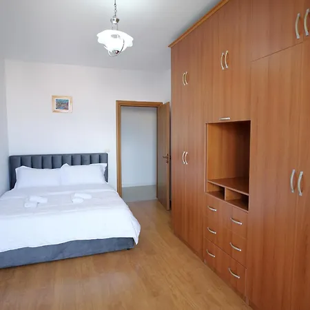 Apartment Fisi *
