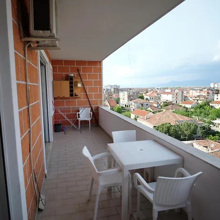 Apartment Fisi *